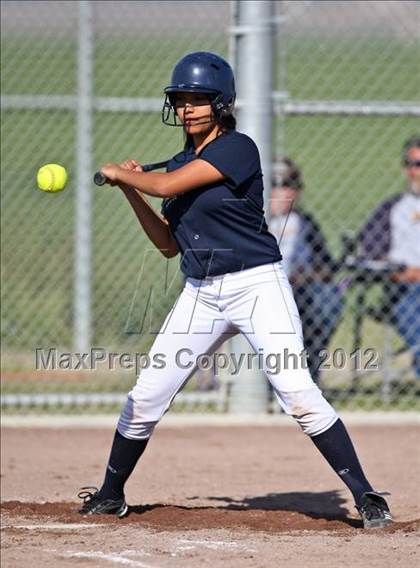 Thumbnail 2 in Highland vs Golden Valley (Mira Monte Invitational) photogallery.