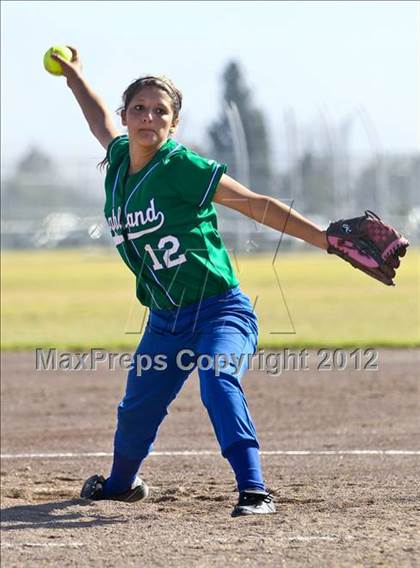 Thumbnail 2 in Highland vs Golden Valley (Mira Monte Invitational) photogallery.