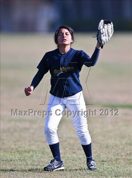 Thumbnail 1 in Highland vs Golden Valley (Mira Monte Invitational) photogallery.