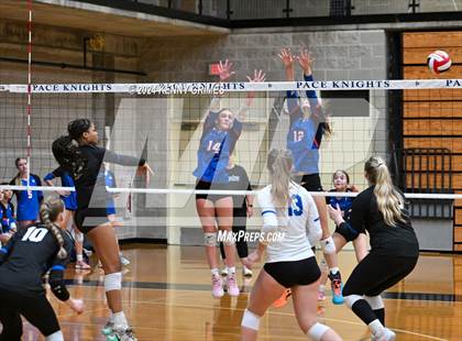 Thumbnail 2 in Mount Paran Christian vs. Columbus photogallery.
