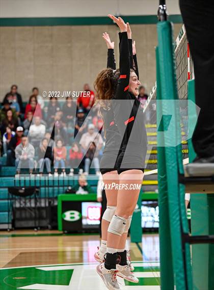 Thumbnail 2 in Three Rivers vs Schulenburg (UIL 2A Region 4 Semifinal Playoff) photogallery.