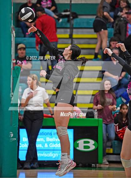 Thumbnail 3 in Three Rivers vs Schulenburg (UIL 2A Region 4 Semifinal Playoff) photogallery.