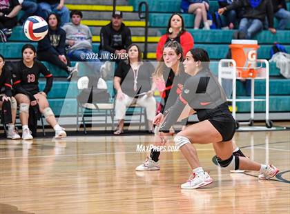 Thumbnail 1 in Three Rivers vs Schulenburg (UIL 2A Region 4 Semifinal Playoff) photogallery.