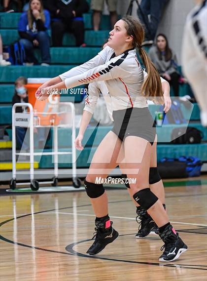Thumbnail 1 in Three Rivers vs Schulenburg (UIL 2A Region 4 Semifinal Playoff) photogallery.