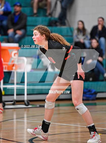 Thumbnail 1 in Three Rivers vs Schulenburg (UIL 2A Region 4 Semifinal Playoff) photogallery.