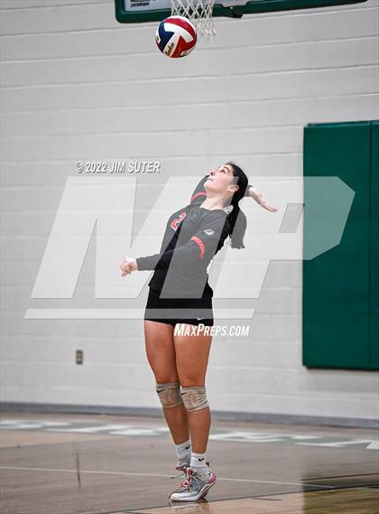 Thumbnail 2 in Three Rivers vs Schulenburg (UIL 2A Region 4 Semifinal Playoff) photogallery.