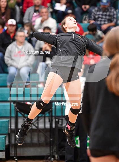 Thumbnail 2 in Three Rivers vs Schulenburg (UIL 2A Region 4 Semifinal Playoff) photogallery.