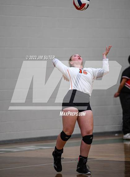 Thumbnail 1 in Three Rivers vs Schulenburg (UIL 2A Region 4 Semifinal Playoff) photogallery.
