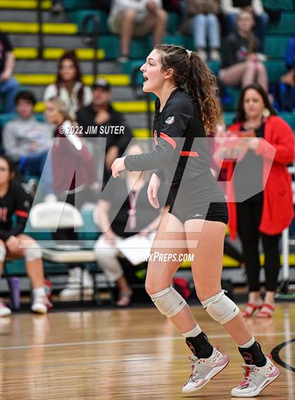 Thumbnail 1 in Three Rivers vs Schulenburg (UIL 2A Region 4 Semifinal Playoff) photogallery.