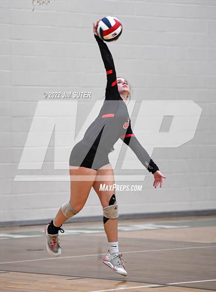 Thumbnail 2 in Three Rivers vs Schulenburg (UIL 2A Region 4 Semifinal Playoff) photogallery.