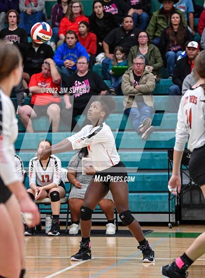 Thumbnail 1 in Three Rivers vs Schulenburg (UIL 2A Region 4 Semifinal Playoff) photogallery.