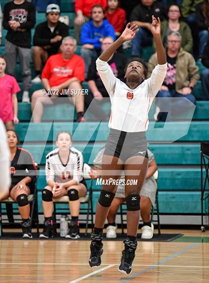Thumbnail 2 in Three Rivers vs Schulenburg (UIL 2A Region 4 Semifinal Playoff) photogallery.