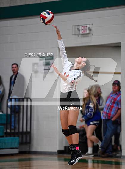 Thumbnail 3 in Three Rivers vs Schulenburg (UIL 2A Region 4 Semifinal Playoff) photogallery.