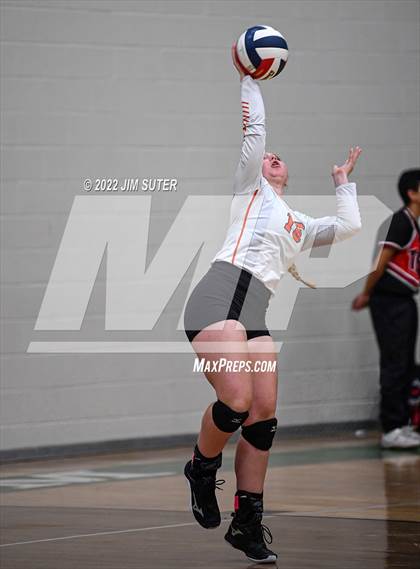 Thumbnail 2 in Three Rivers vs Schulenburg (UIL 2A Region 4 Semifinal Playoff) photogallery.