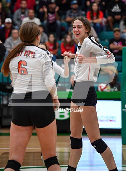 Thumbnail 1 in Three Rivers vs Schulenburg (UIL 2A Region 4 Semifinal Playoff) photogallery.