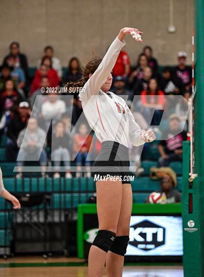 Thumbnail 1 in Three Rivers vs Schulenburg (UIL 2A Region 4 Semifinal Playoff) photogallery.
