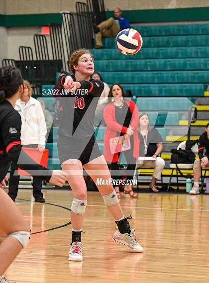 Thumbnail 3 in Three Rivers vs Schulenburg (UIL 2A Region 4 Semifinal Playoff) photogallery.
