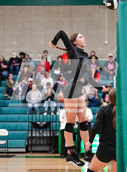 Thumbnail 2 in Three Rivers vs Schulenburg (UIL 2A Region 4 Semifinal Playoff) photogallery.