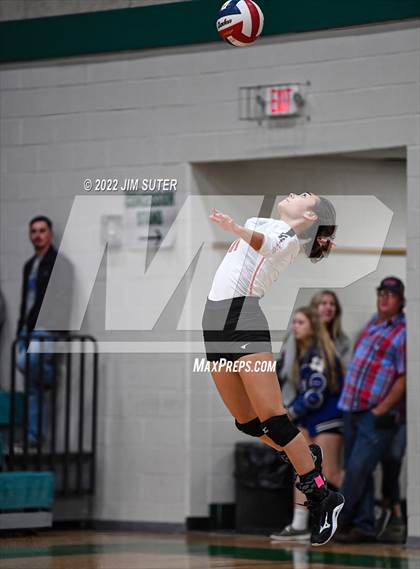 Thumbnail 2 in Three Rivers vs Schulenburg (UIL 2A Region 4 Semifinal Playoff) photogallery.
