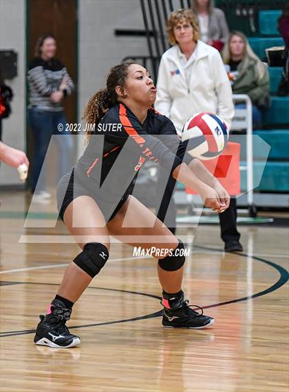 Thumbnail 3 in Three Rivers vs Schulenburg (UIL 2A Region 4 Semifinal Playoff) photogallery.