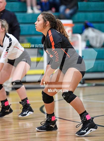Thumbnail 1 in Three Rivers vs Schulenburg (UIL 2A Region 4 Semifinal Playoff) photogallery.