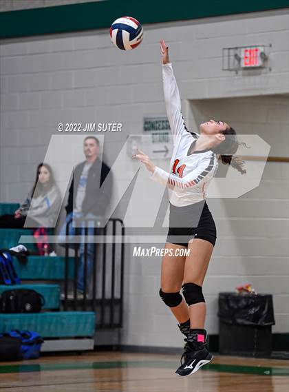 Thumbnail 1 in Three Rivers vs Schulenburg (UIL 2A Region 4 Semifinal Playoff) photogallery.