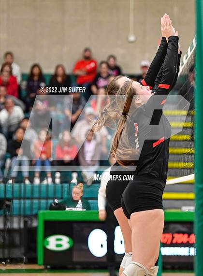 Thumbnail 3 in Three Rivers vs Schulenburg (UIL 2A Region 4 Semifinal Playoff) photogallery.