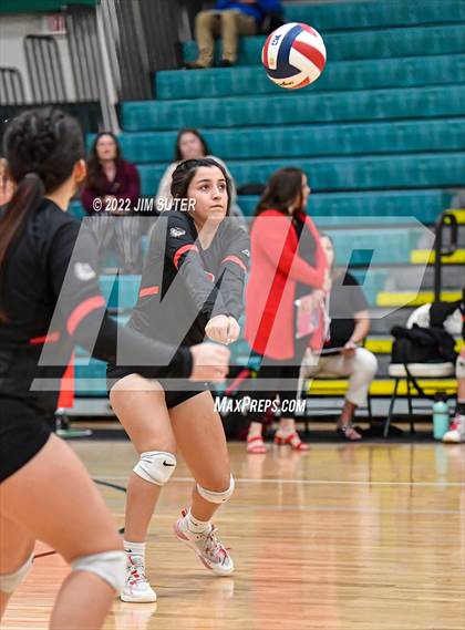 Thumbnail 3 in Three Rivers vs Schulenburg (UIL 2A Region 4 Semifinal Playoff) photogallery.