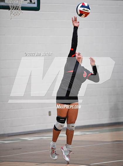 Thumbnail 2 in Three Rivers vs Schulenburg (UIL 2A Region 4 Semifinal Playoff) photogallery.