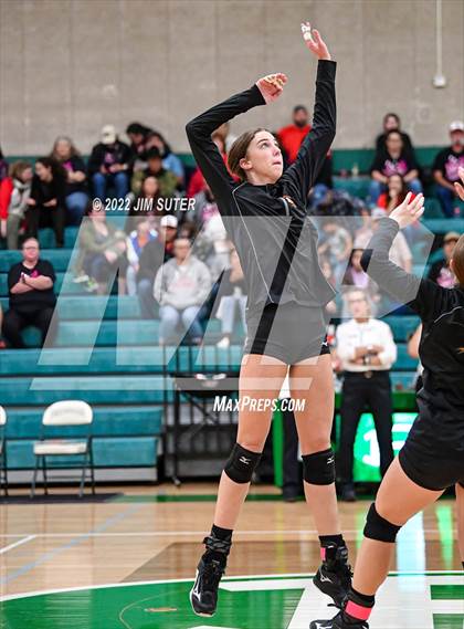Thumbnail 3 in Three Rivers vs Schulenburg (UIL 2A Region 4 Semifinal Playoff) photogallery.