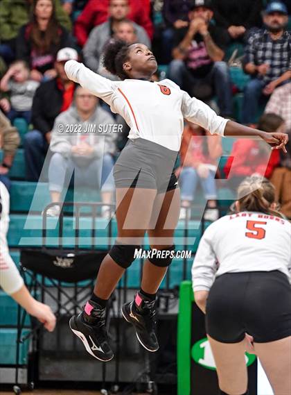 Thumbnail 2 in Three Rivers vs Schulenburg (UIL 2A Region 4 Semifinal Playoff) photogallery.