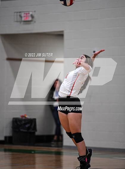 Thumbnail 3 in Three Rivers vs Schulenburg (UIL 2A Region 4 Semifinal Playoff) photogallery.