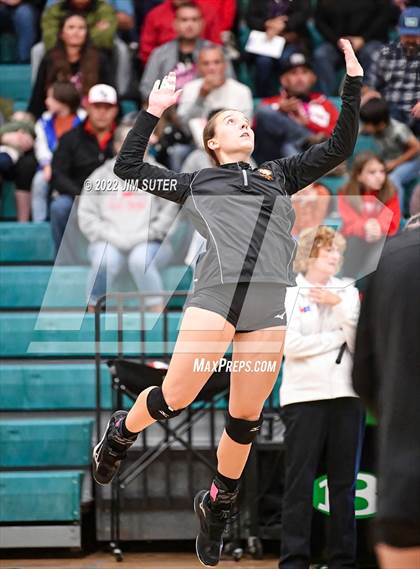 Thumbnail 1 in Three Rivers vs Schulenburg (UIL 2A Region 4 Semifinal Playoff) photogallery.