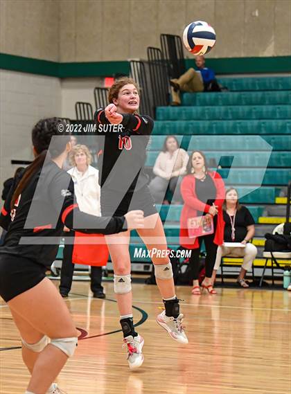 Thumbnail 1 in Three Rivers vs Schulenburg (UIL 2A Region 4 Semifinal Playoff) photogallery.