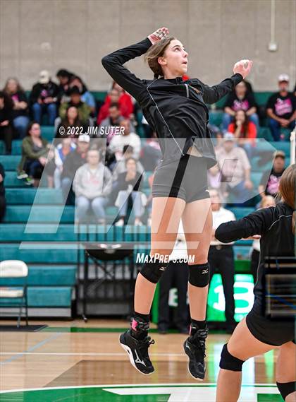 Thumbnail 1 in Three Rivers vs Schulenburg (UIL 2A Region 4 Semifinal Playoff) photogallery.