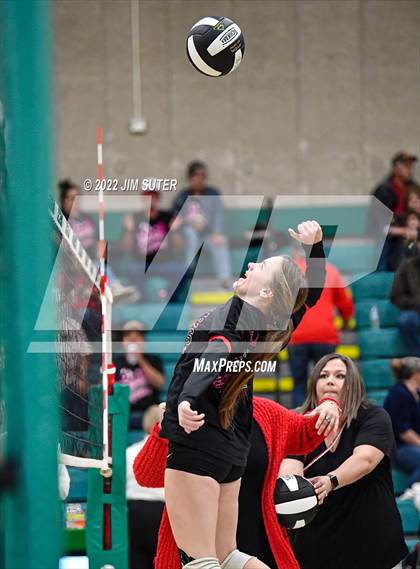 Thumbnail 3 in Three Rivers vs Schulenburg (UIL 2A Region 4 Semifinal Playoff) photogallery.