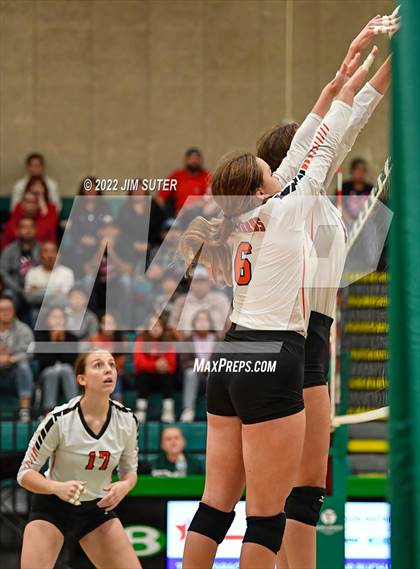 Thumbnail 1 in Three Rivers vs Schulenburg (UIL 2A Region 4 Semifinal Playoff) photogallery.
