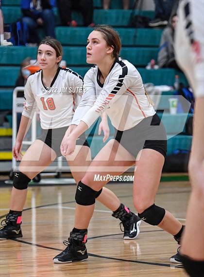 Thumbnail 2 in Three Rivers vs Schulenburg (UIL 2A Region 4 Semifinal Playoff) photogallery.
