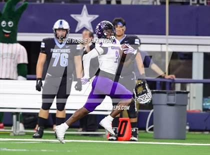 Thumbnail 3 in Paetow vs. College Station (UIL Football 5A D1 Finals) photogallery.