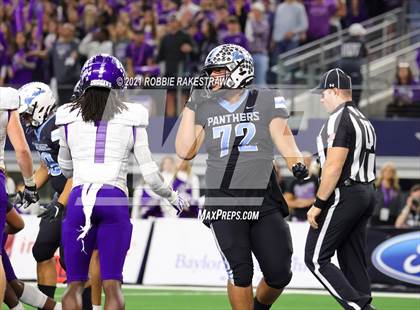 Thumbnail 2 in Paetow vs. College Station (UIL Football 5A D1 Finals) photogallery.