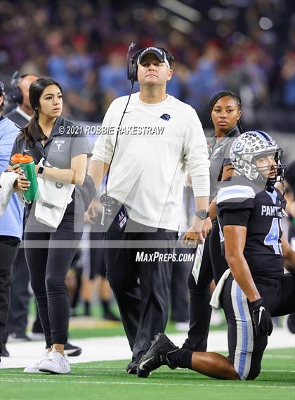 Thumbnail 1 in Paetow vs. College Station (UIL Football 5A D1 Finals) photogallery.