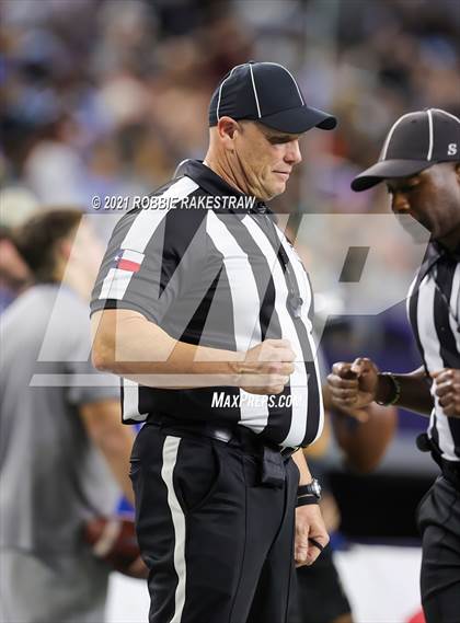 Thumbnail 2 in Paetow vs. College Station (UIL Football 5A D1 Finals) photogallery.