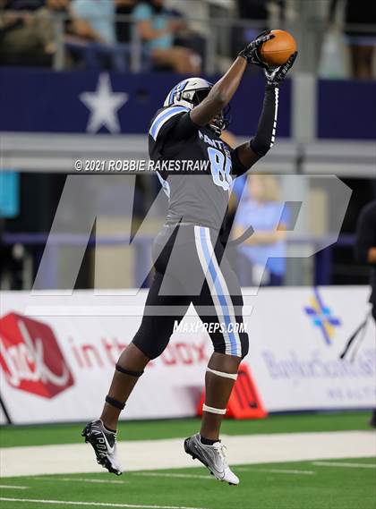 Thumbnail 3 in Paetow vs. College Station (UIL Football 5A D1 Finals) photogallery.