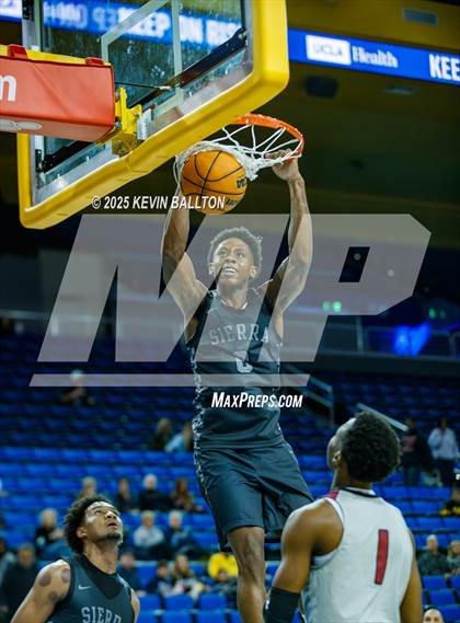 Thumbnail 2 in Sierra Canyon vs. JSerra Catholic photogallery.