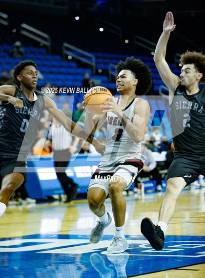 Thumbnail 2 in Sierra Canyon vs. JSerra Catholic photogallery.
