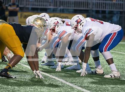 Thumbnail 3 in St. Thomas Aquinas vs DeMatha photogallery.