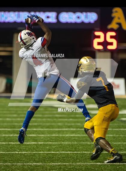 Thumbnail 2 in St. Thomas Aquinas vs DeMatha photogallery.