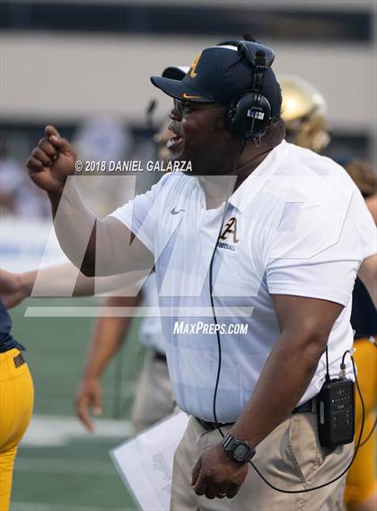 Thumbnail 1 in St. Thomas Aquinas vs DeMatha photogallery.