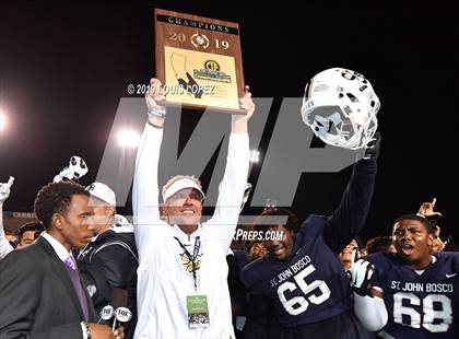 Thumbnail 2 in Mater Dei vs. St. John Bosco (CIF SS DIV 1 Championship Final) photogallery.
