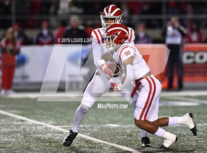 Thumbnail 1 in Mater Dei vs. St. John Bosco (CIF SS DIV 1 Championship Final) photogallery.